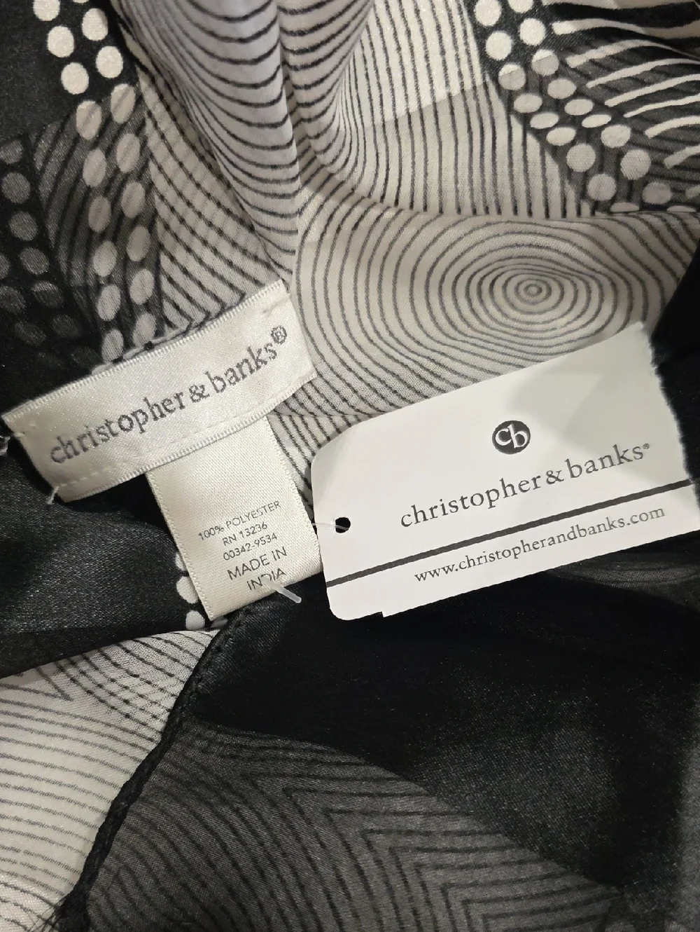 B/W Patterned Scarf/Wrap - Picture 2 of 2